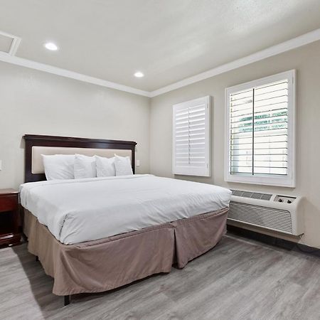 Le Blanc Inn & Suites إل مونتي المظهر الخارجي الصورة