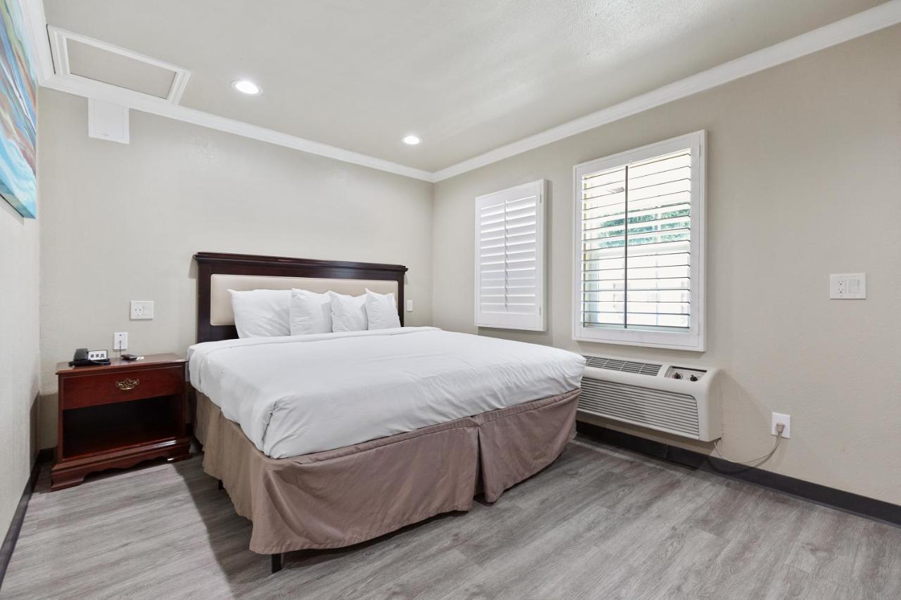 Le Blanc Inn & Suites إل مونتي المظهر الخارجي الصورة