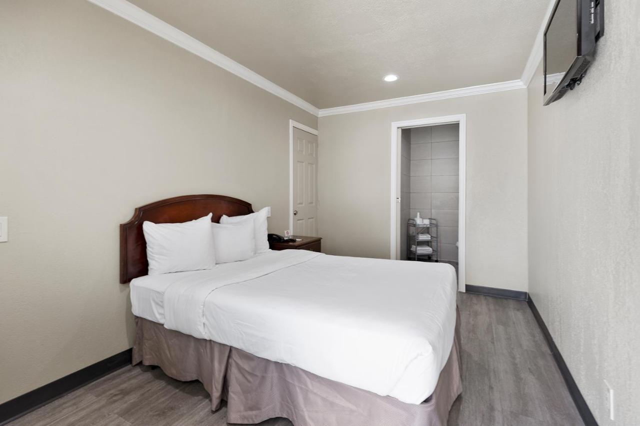 Le Blanc Inn & Suites إل مونتي المظهر الخارجي الصورة