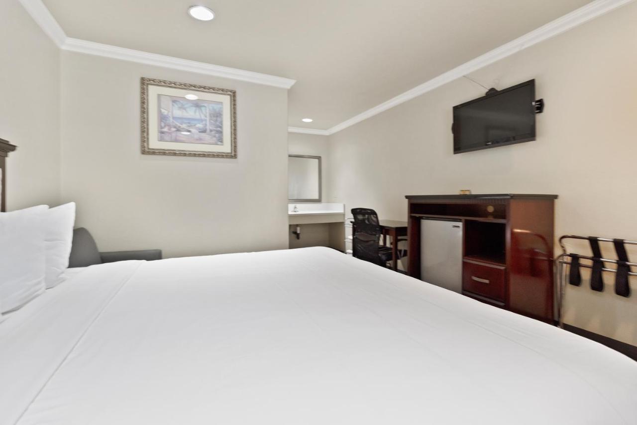 Le Blanc Inn & Suites إل مونتي المظهر الخارجي الصورة