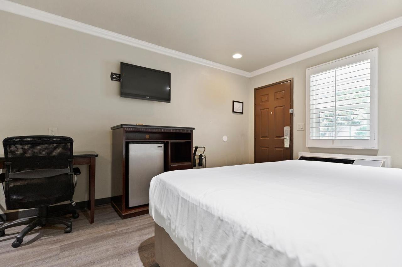 Le Blanc Inn & Suites إل مونتي المظهر الخارجي الصورة