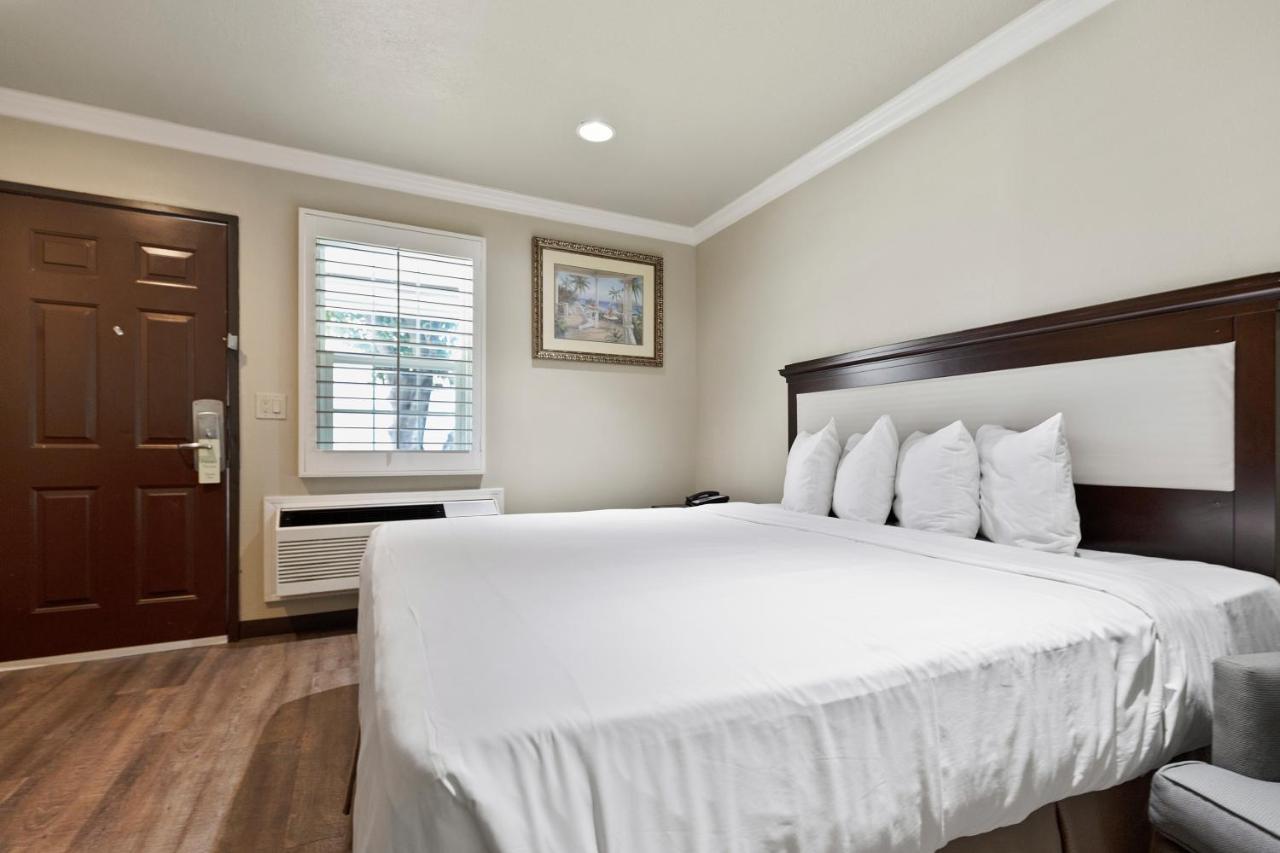 Le Blanc Inn & Suites إل مونتي المظهر الخارجي الصورة