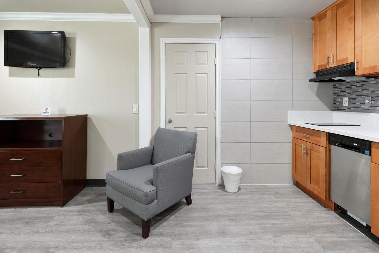 Le Blanc Inn & Suites إل مونتي المظهر الخارجي الصورة